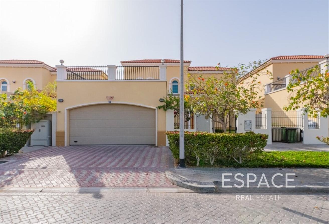 4 Bed | Close to Amenities | Vacant 25th Aug photo 13