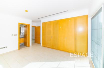 Villa - 4 Bedrooms - 4 Bathrooms for rent in District 8 - Jumeirah Park - Dubai