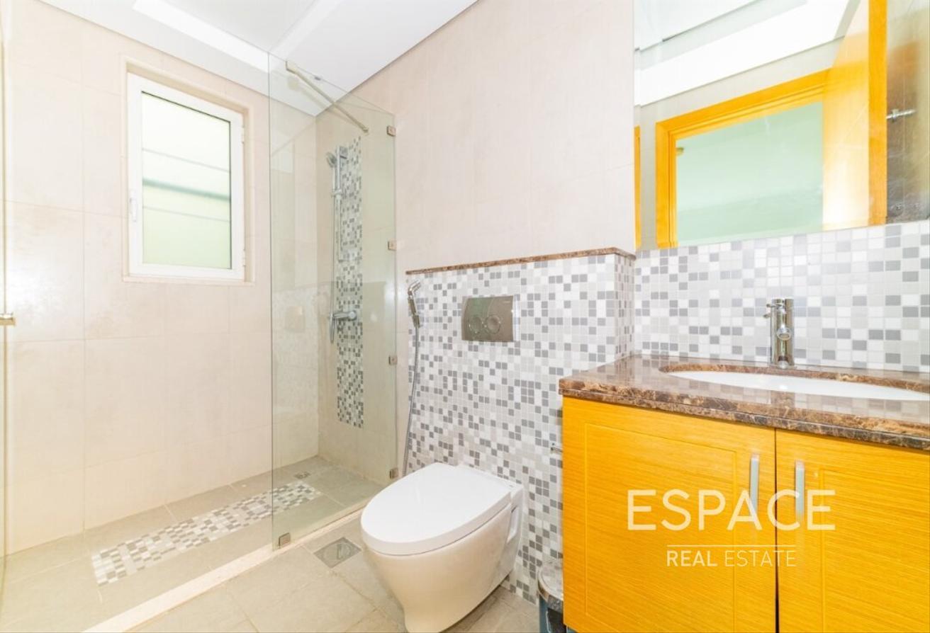 4 Bed | Close to Amenities | Vacant 25th Aug photo 6