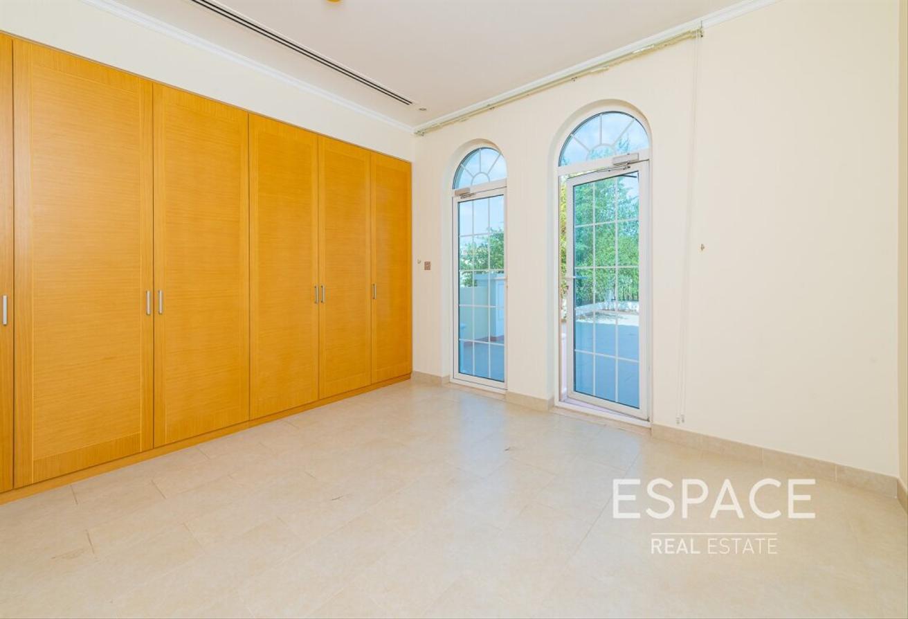 4 Bed | Close to Amenities | Vacant 25th Aug photo 9