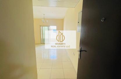Apartment - 3 Bedrooms - 2 Bathrooms for rent in Muwailih Building - Muwaileh - Sharjah