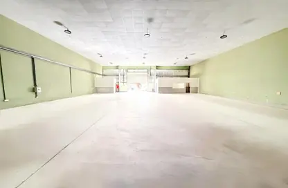 Warehouse - Studio for rent in Phase 1 - Dubai Investment Park (DIP) - Dubai