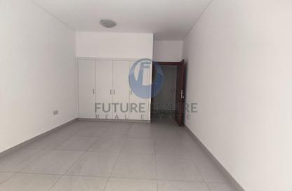 Apartment - 3 Bedrooms - 4 Bathrooms for rent in Zabeel Building - Al Karama - Dubai