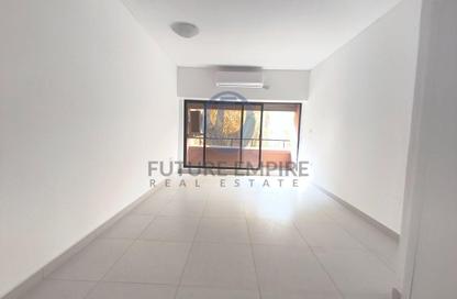 Apartment - 3 Bedrooms - 4 Bathrooms for rent in Zabeel Building - Al Karama - Dubai