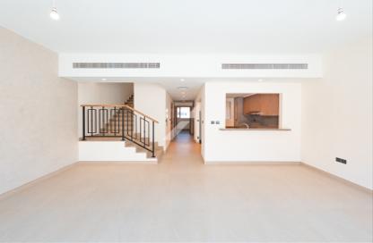 Townhouse - 5 - 6 for rent in Nice - Damac Lagoons - Dubai