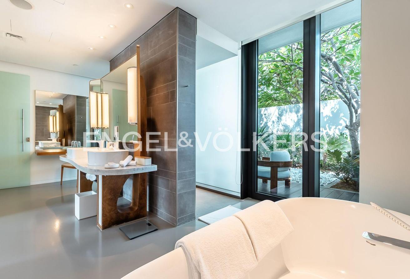 Private Beach and Pool | 5* Luxury | Hotel Living photo 15