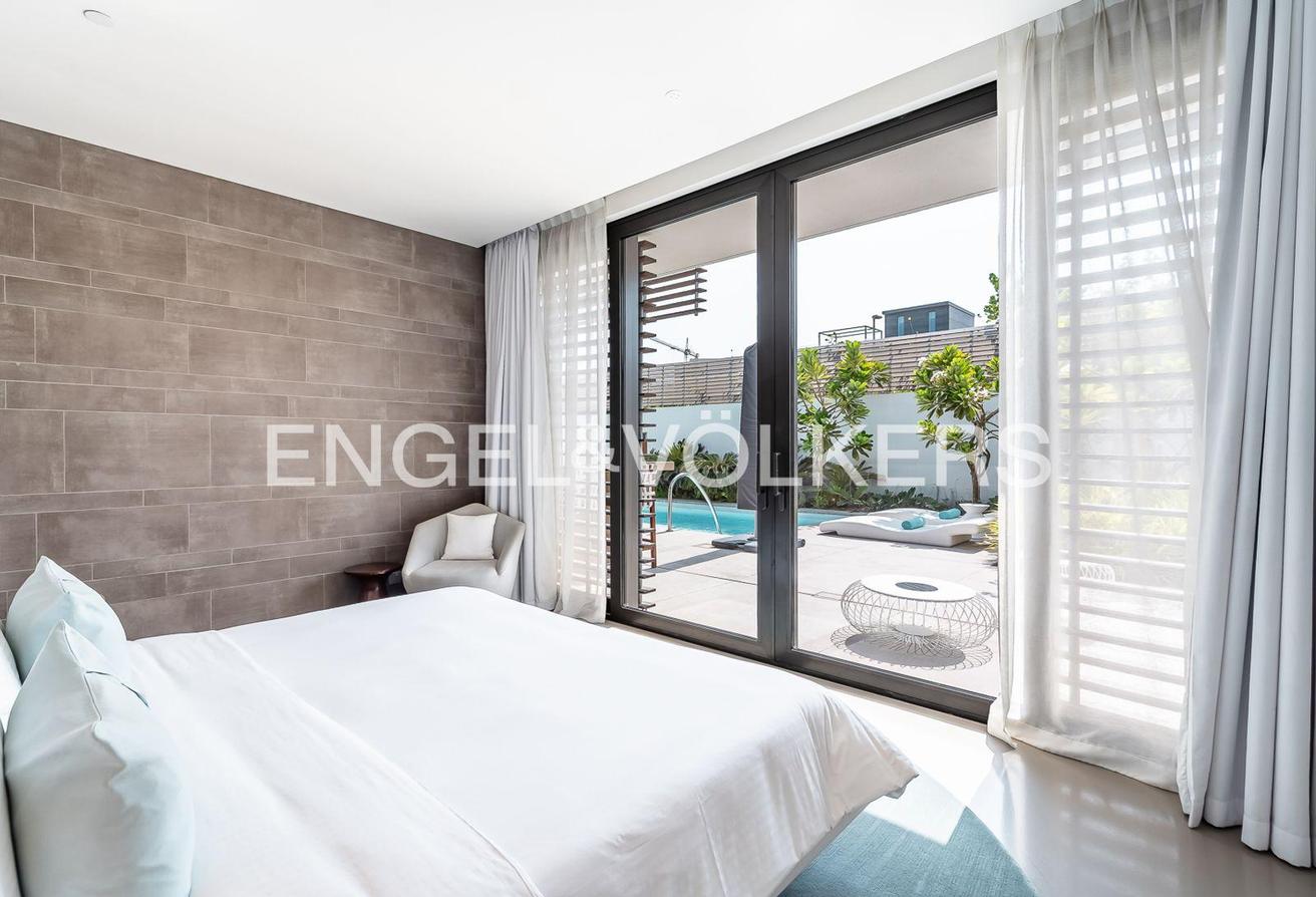 Private Beach and Pool | 5* Luxury | Hotel Living photo 12