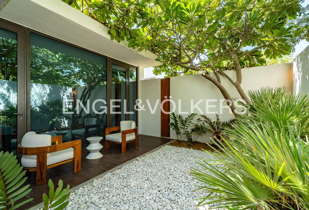 Private Beach and Pool | 5* Luxury | Hotel Living photo 2