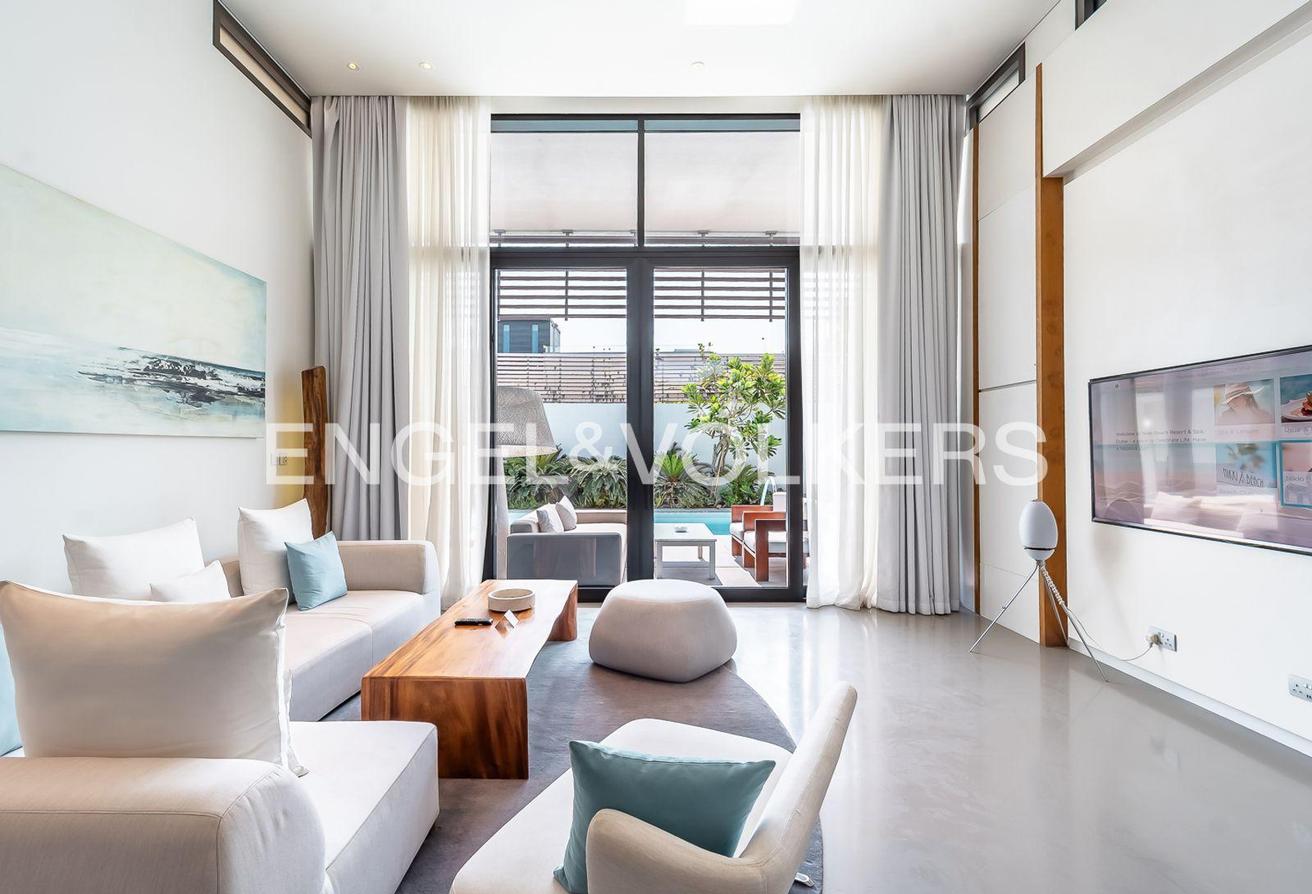 Private Beach and Pool | 5* Luxury | Hotel Living photo 4