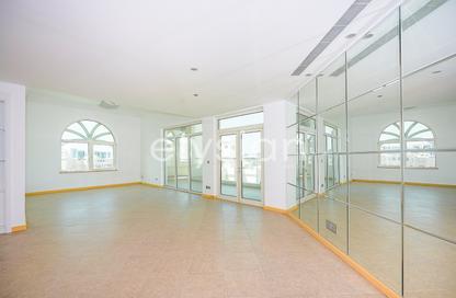 Apartment - 3 Bedrooms - 4 Bathrooms for rent in Al Khushkar - Shoreline Apartments - Palm Jumeirah - Dubai