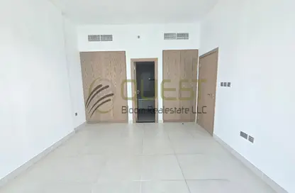 شقة - 2 غرف نوم - 2 حمامات للايجار في مونت روز ريزيدنس B - مونت روز - حديقة دبي العلميه - دبي