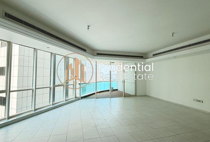 Spacious 3BR |Miad + Balcony |Public Beach