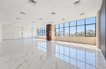 Shop - Studio - 2 for rent in Al Nasr Central Building - Oud Metha - Bur Dubai - Dubai