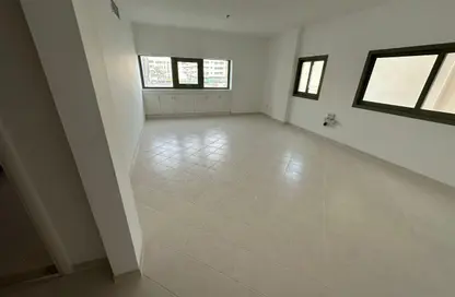 Apartment - 2 Bedrooms - 2 Bathrooms for rent in Crystal Plaza - Al Majaz 1 - Al Majaz - Sharjah