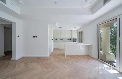 Villa - 2 Bedrooms - 3 Bathrooms for rent in Springs 8 - The Springs - Dubai