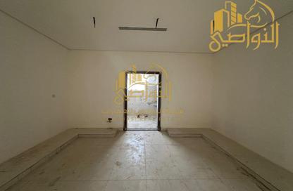 Villa - Studio - 7+ for rent in Al Ain Tower - Khalidiya Street - Al Khalidiya - Abu Dhabi
