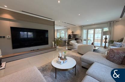 Villa - 3 Bedrooms - 3 Bathrooms for sale in District 5 - Jumeirah Park - Dubai