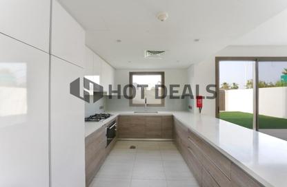 Villa - 5 - 6 for sale in The Magnolias - Yas Acres - Yas Island - Abu Dhabi
