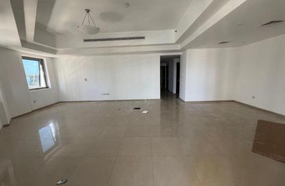 Apartment - 3 Bedrooms - 4 Bathrooms for rent in Al Khan Corniche - Al Khan - Sharjah
