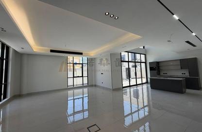 Villa - 4 Bedrooms - 6 Bathrooms for rent in Al Aweer 1 - Al Aweer - Dubai