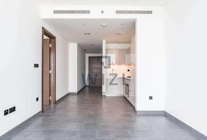 Mid Floor | Unfornished | Community View photo 2