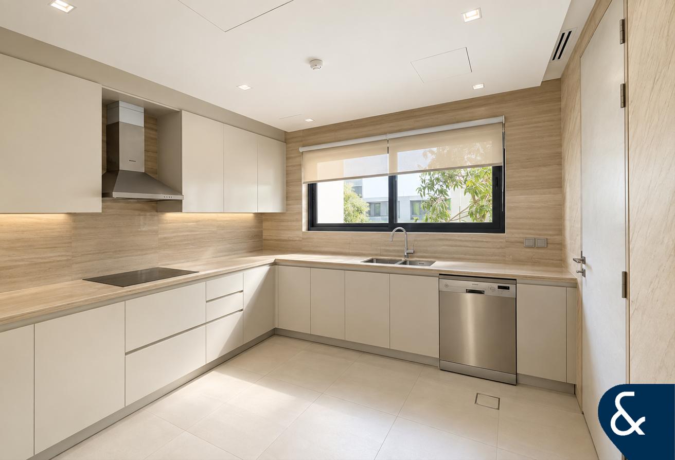 Unfurnished | Golf View | Upgraded photo 10