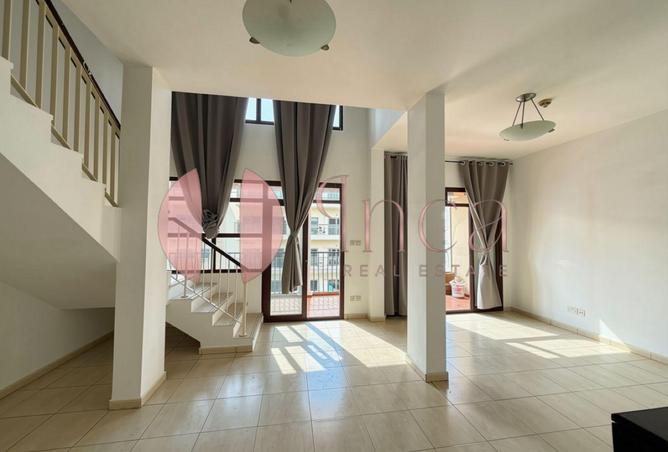 Duplex 1 Bedroom | Vacant | Close to circle mall photo 3