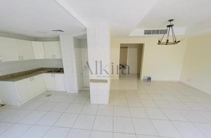 Villa - 2 Bedrooms - 3 Bathrooms for rent in Springs 4 - The Springs - Dubai Villa - 2 Bedrooms - 3 Bathrooms for rent in Springs 4 - The Springs - Dubai