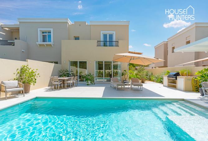 Renovated 4BR |Corner  Unit| Pool and Park Backing