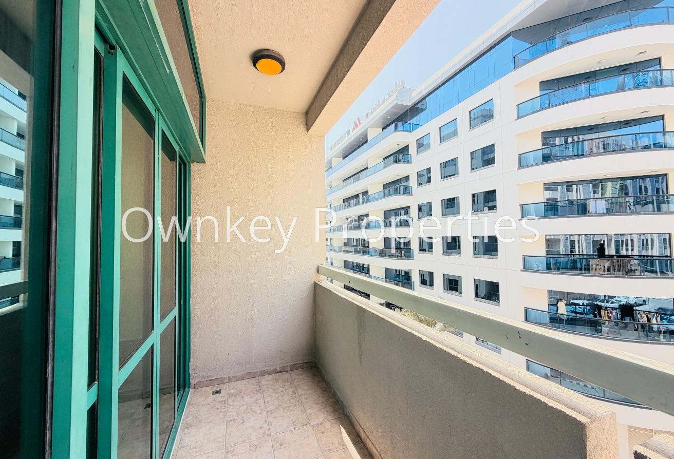 Chiller AC Free | Spacious 2-BR Apt |Near To Metro photo 3