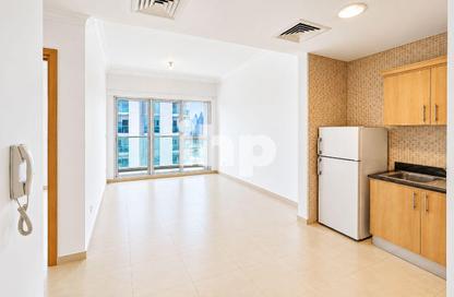 Apartment - 1 - 1 for rent in Mayfair Residency - Business Bay - Dubai