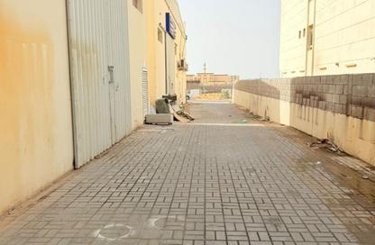 Warehouse - Studio - 1 Bathroom for rent in Umm Al Thuoob - Umm Al Quwain
