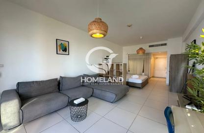 Apartment - Studio - 1 for rent in Palm Views East - Palm Views - Palm Jumeirah - Dubai