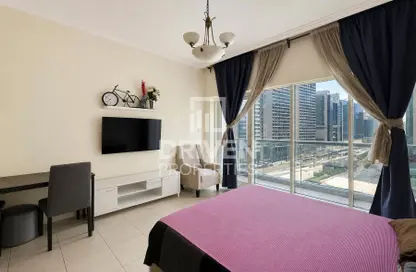 Apartment - 1 Bathroom for rent in Burj Al Nujoom - Downtown Dubai - Dubai