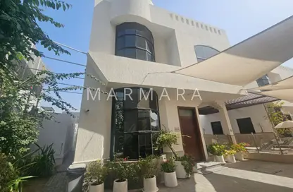 Villa - 5 Bedrooms - 5 Bathrooms for rent in Jumeirah 1 Villas - Jumeirah 1 - Jumeirah - Dubai