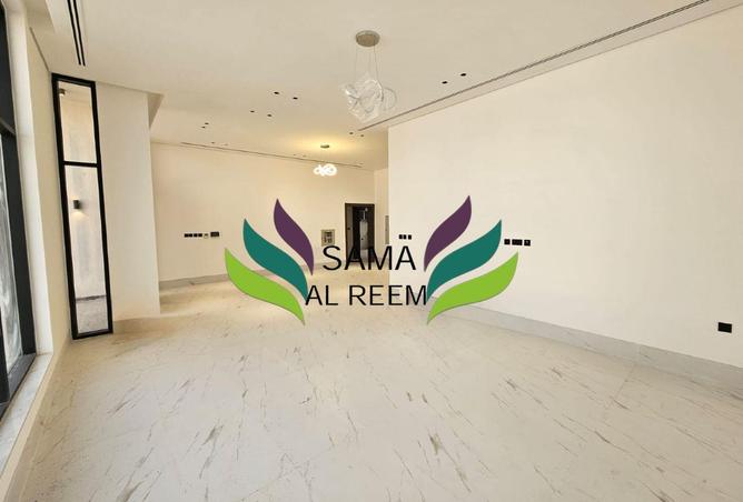 81527982 - Property Image 3