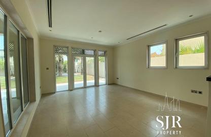 Villa - 3 - 3 for rent in District 5 - Jumeirah Park - Dubai
