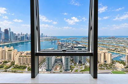 Apartment - 1 - 2 for rent in The Palm Tower - Palm Jumeirah - Dubai
