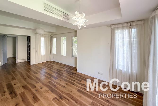 70275237 - Property Image 3