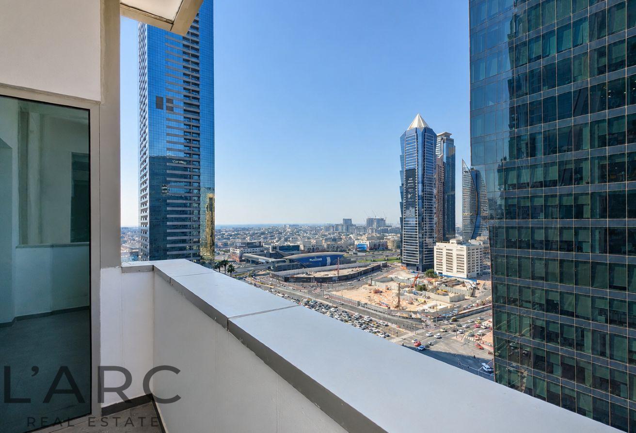 Fully Furnished | High Floor | Skyline Views photo 8