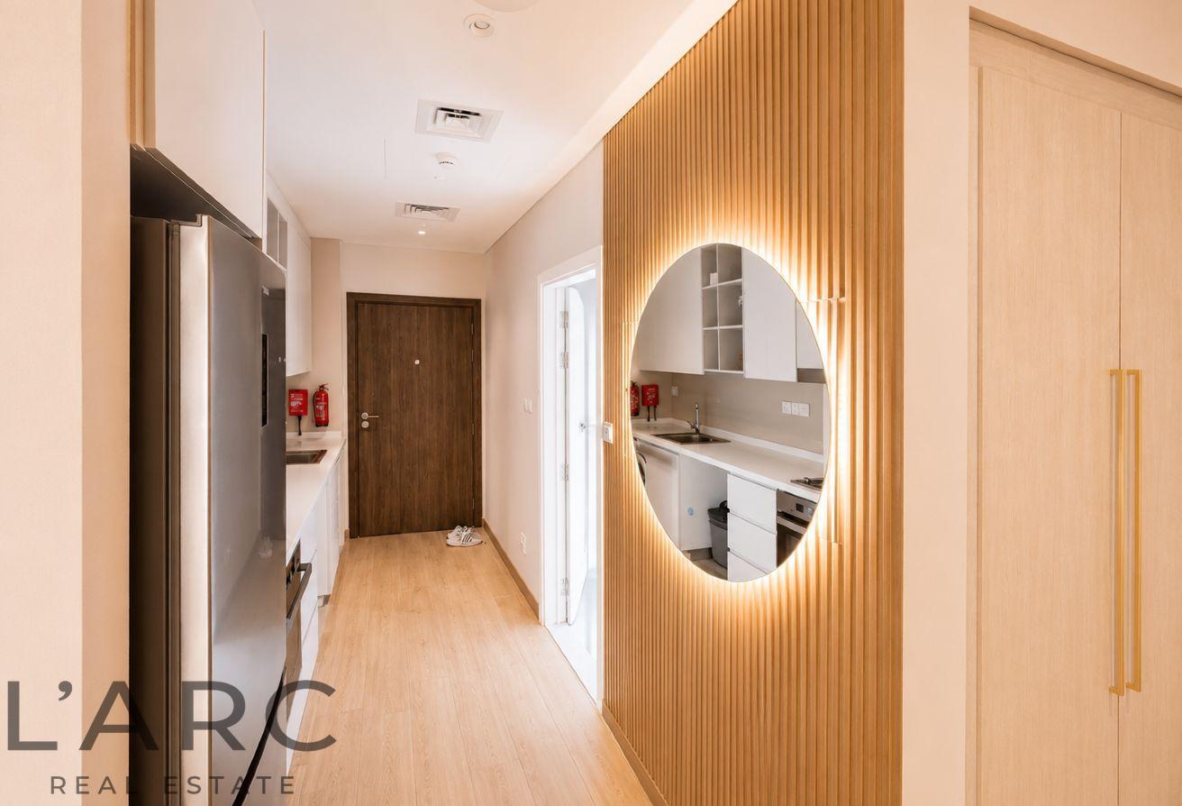Fully Furnished | High Floor | Skyline Views photo 2