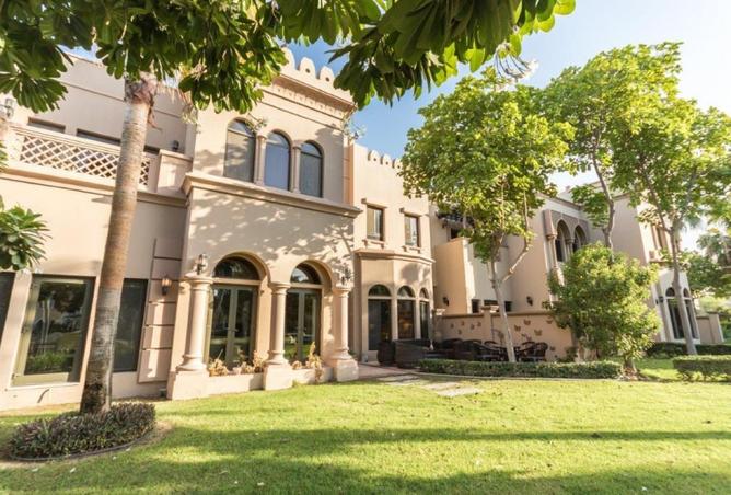 4 BR Villa with Stunning Upgrade I Prime Location