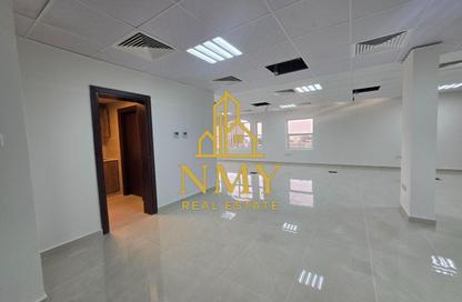 Full Floor - Studio - 4 Bathrooms for rent in Court Villa - Dafan Al Khor - Ras Al Khaimah