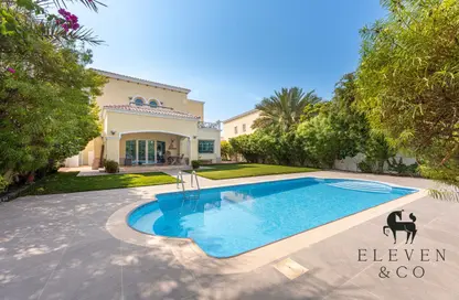 Villa - 5 Bedrooms - 5 Bathrooms for rent in District 4 - Jumeirah Park - Dubai