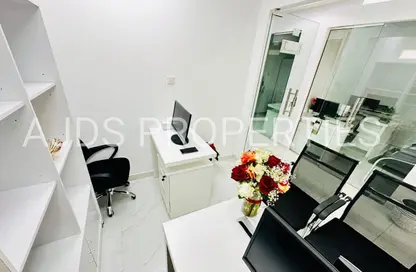 مكتب - غرفة نوم - 1 حمام للايجار في ريم ريزدنسي - الكرامة - دبي
