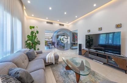 Villa - 3 Bedrooms - 4 Bathrooms for rent in Meadows 1 - Meadows - Dubai