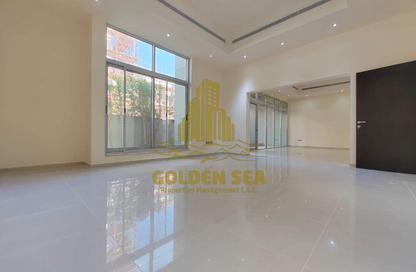Villa - 5 - 6 for rent in Ministries Complex - Khalifa Park - Eastern Road - Abu Dhabi
