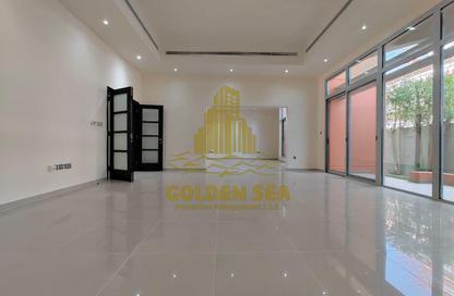 Villa - 5 - 6 for rent in Ministries Complex - Khalifa Park - Eastern Road - Abu Dhabi