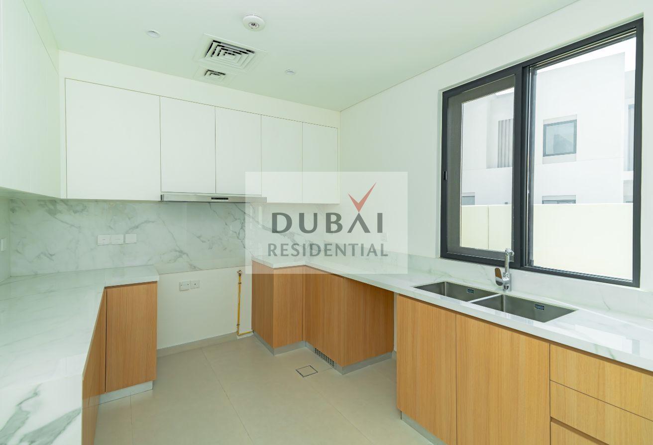 Townhouse with Private Garden at Jebel Ali Village photo 9