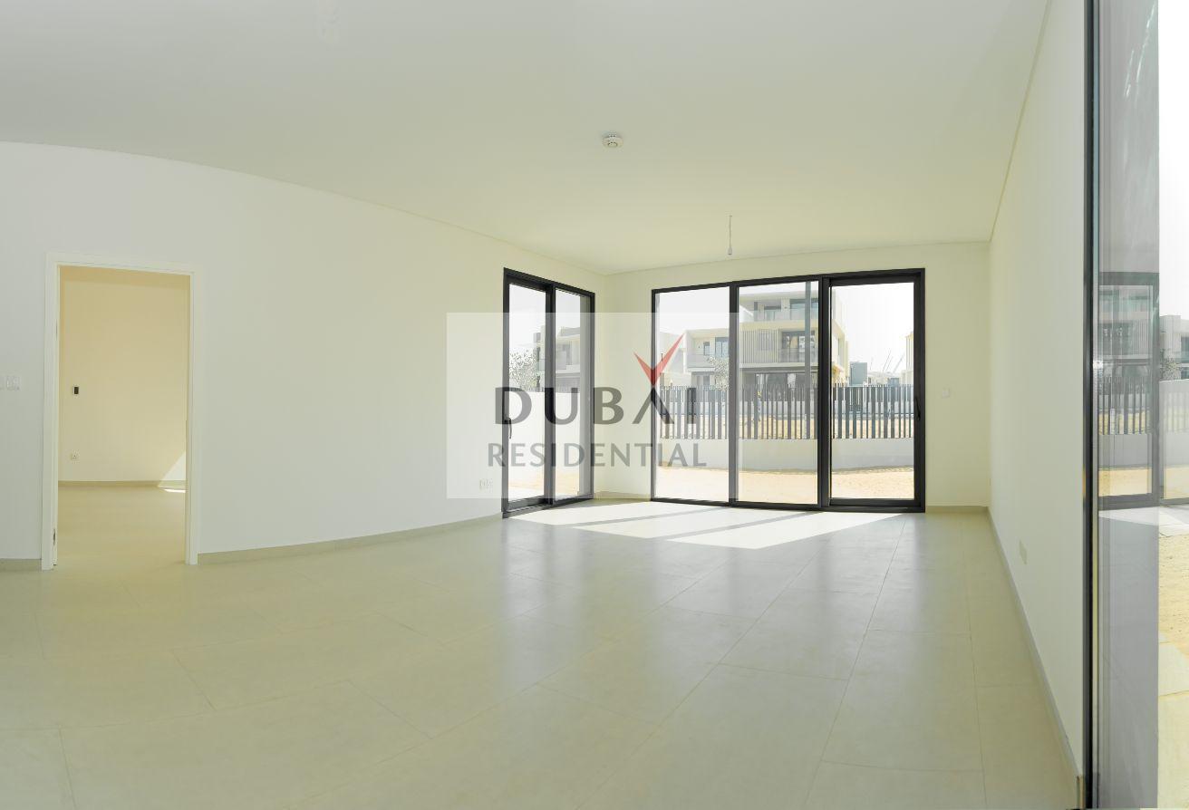 Townhouse with Private Garden at Jebel Ali Village photo 12